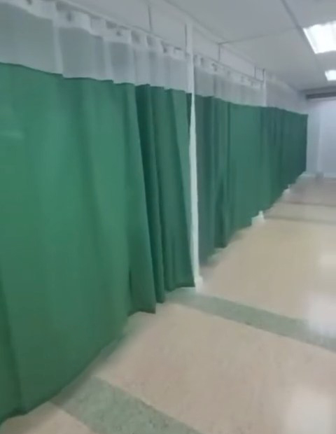 Diseños Funcionales y Adaptables en la instalación de Cortinas Antibacterianas para espacios médicos - Huaraz